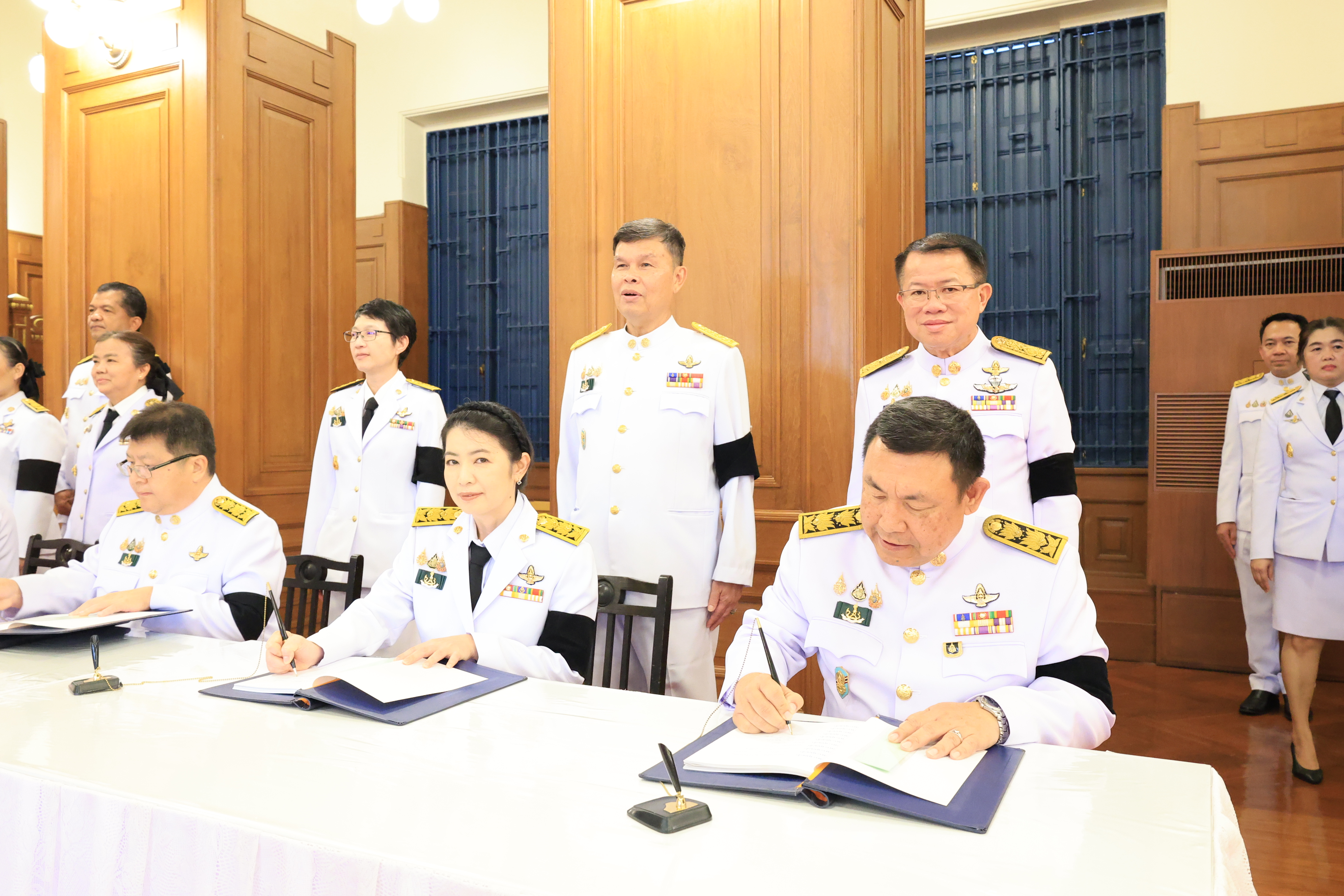 title - เลขาธิการ ส.ป.ก. ร่วมถวายแจกันดอกไม้และลงนามถวายพระพร เนื่องในโอกาสวันเฉลิมพระชนมพรรษา พระบาทสมเด็จพระปรเมนทรรามาธิบดีศรีสินทร มหาวชิราลงกรณ พระวชิรเกล้าเจ้าอยู่หัว 28 กรกฎาคม 2568